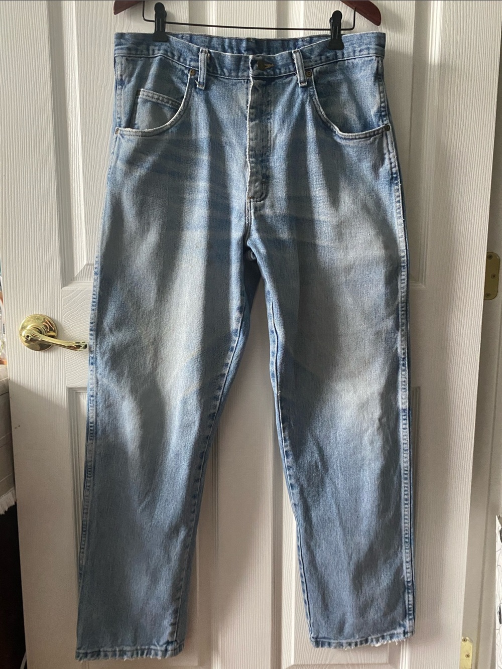 Wrangler Light Blue Relaxed Fit Men’s Jeans 36x32 with Great Natural Distressing